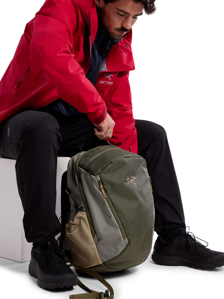 Arcteryx mantis 26l backpack store